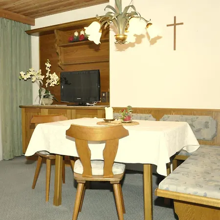 Auf Der Sonnenseite Apartment Schattwald Room photo
